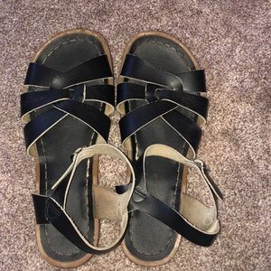 black original saltwater sandal size 9 (fits 7.5)